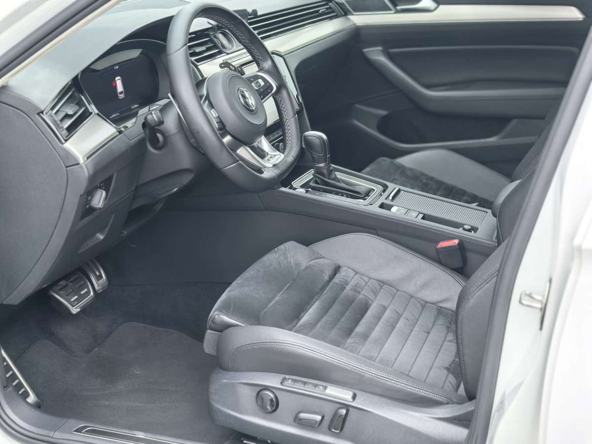 Volkswagen Passat Variant 2018 immagine di auto #10