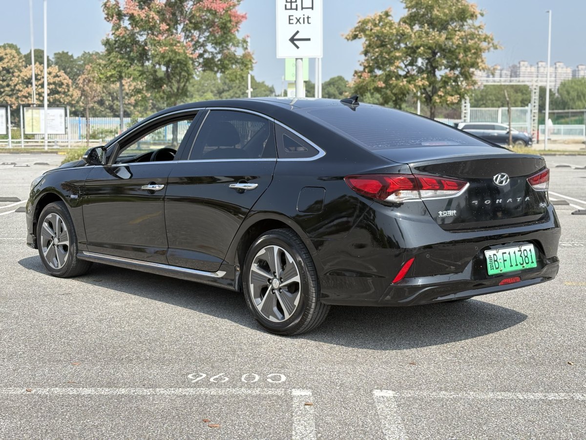 Hyundai Sonata PHEV 2021 изображение автомобиля #10