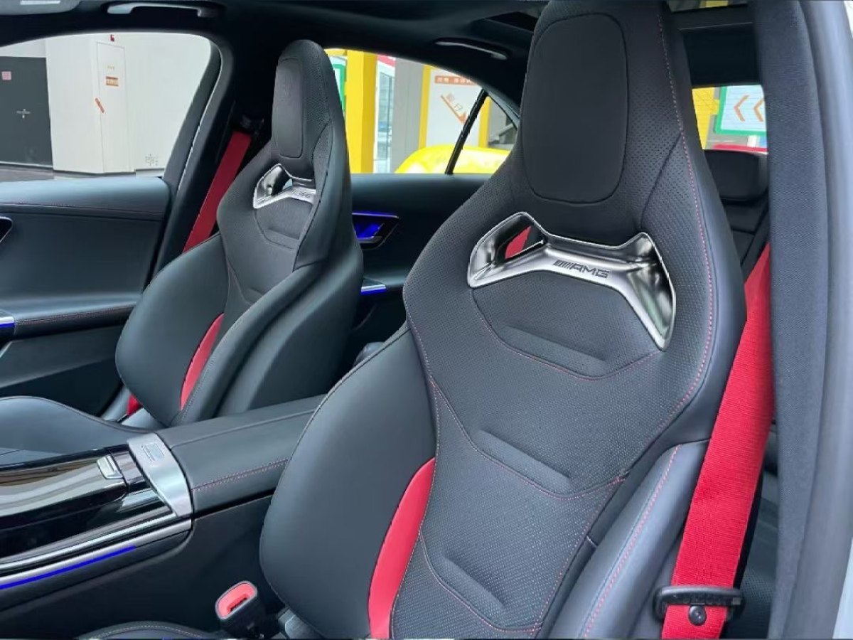 Mercedes-Benz C AMG New Energy 2025 изображение автомобиля #10