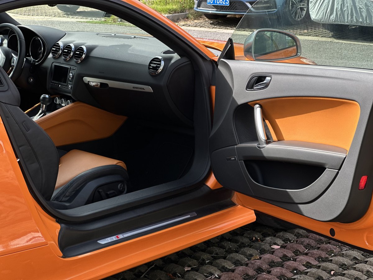 Audi TTS 2011 car image #10