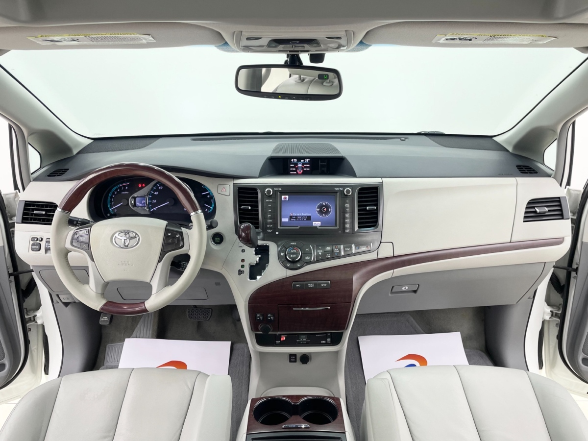 Toyota SIENNA 2010 car image #10