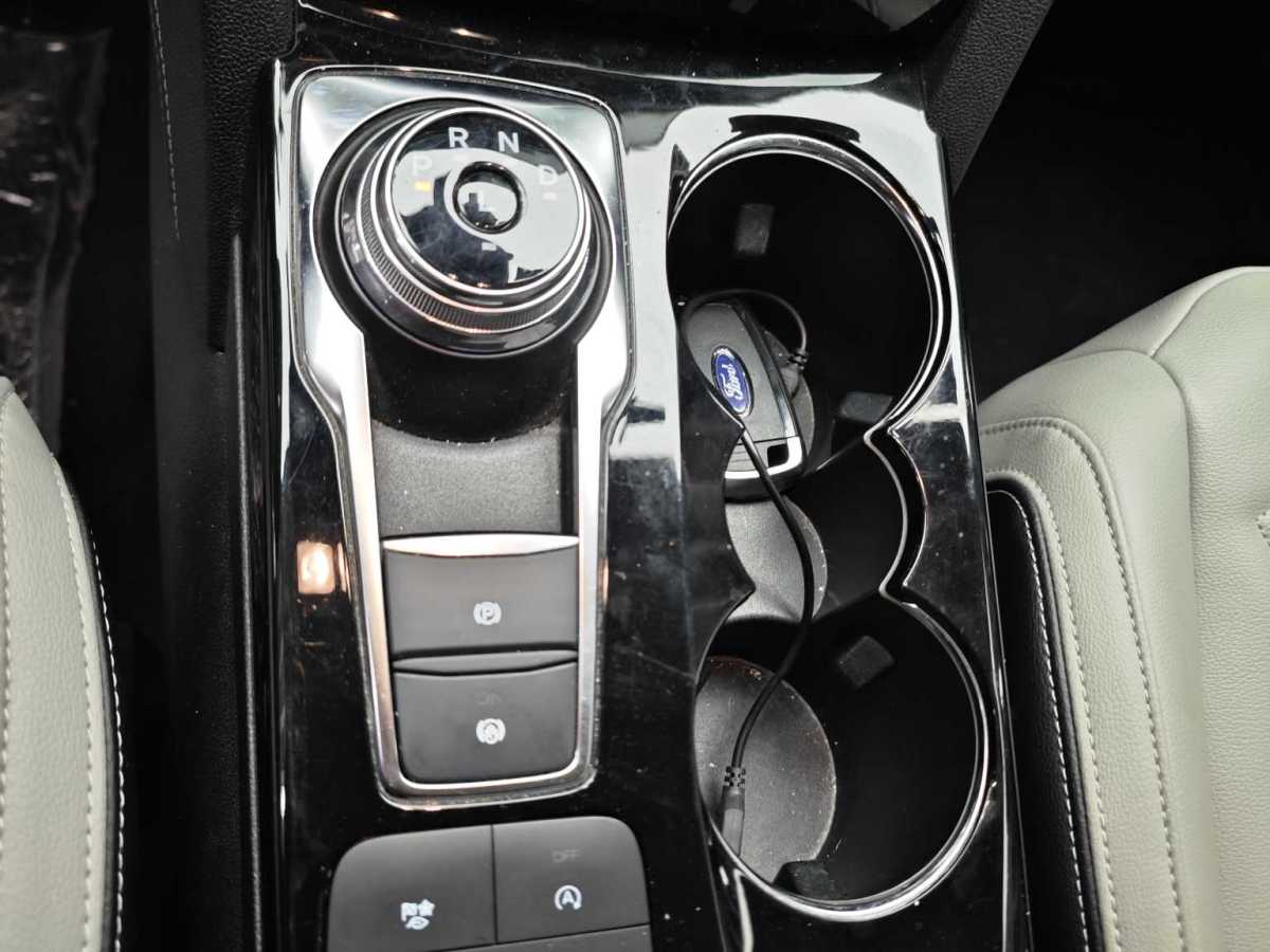 Ford Escape 2024 immagine di auto #10