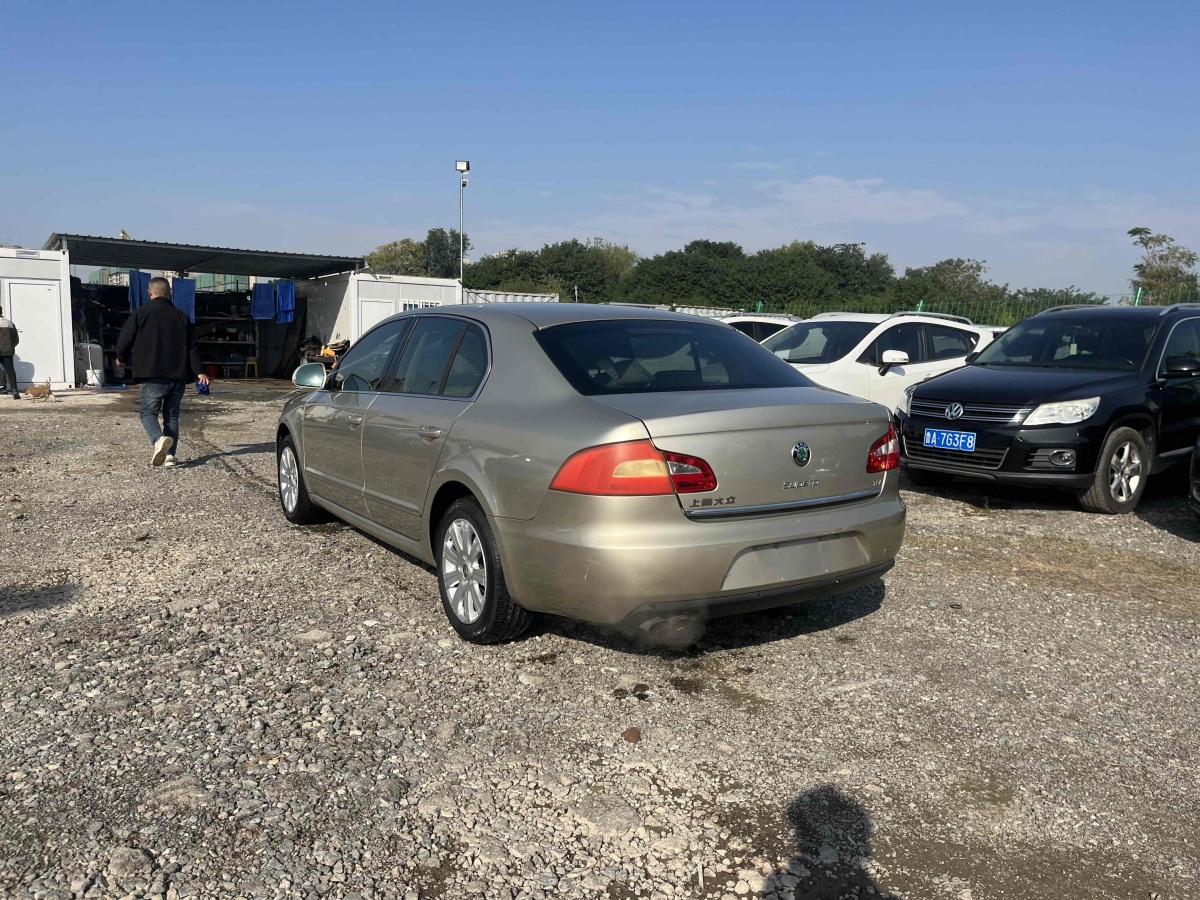 Skoda Superb 2012 immagine di auto #10