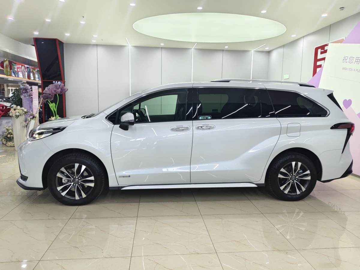 Toyota Granvia 2024 car image #10