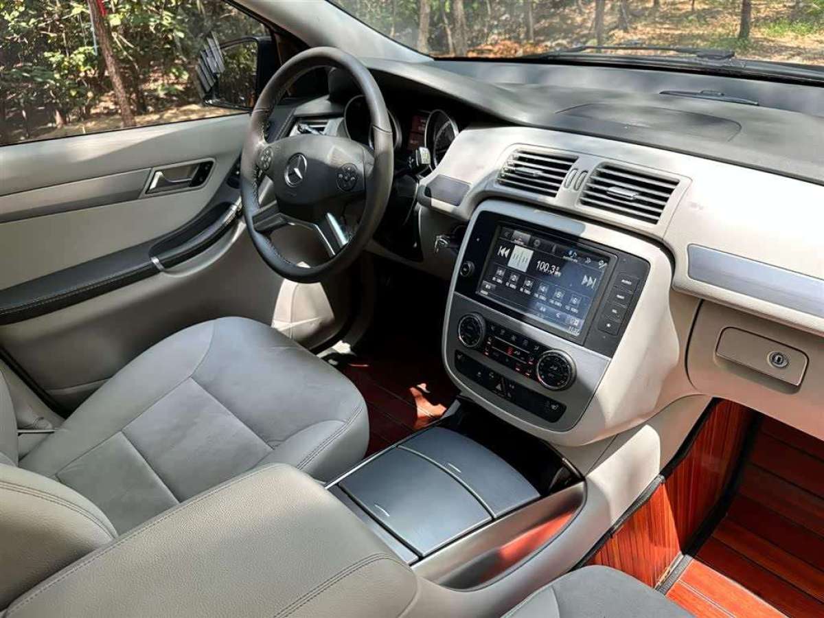 Mercedes-Benz R Class 2016 car image #10