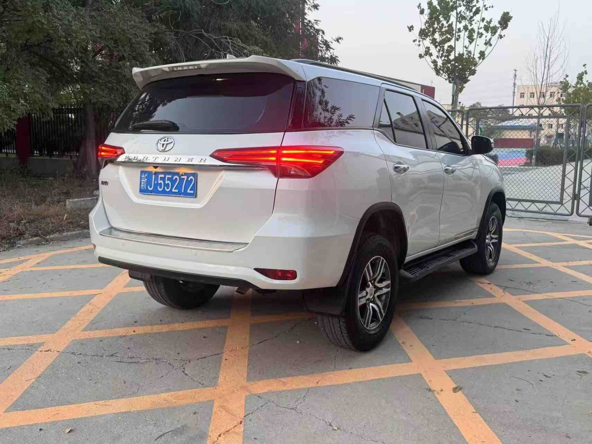 Toyota Fortuner 2016 immagine di auto #10