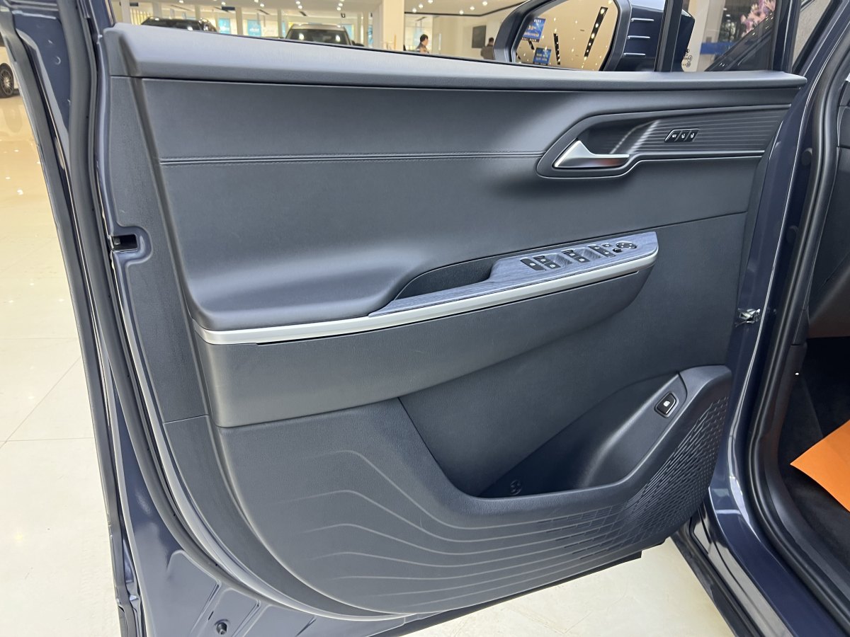 Hyundai Custo 2023 car image #10