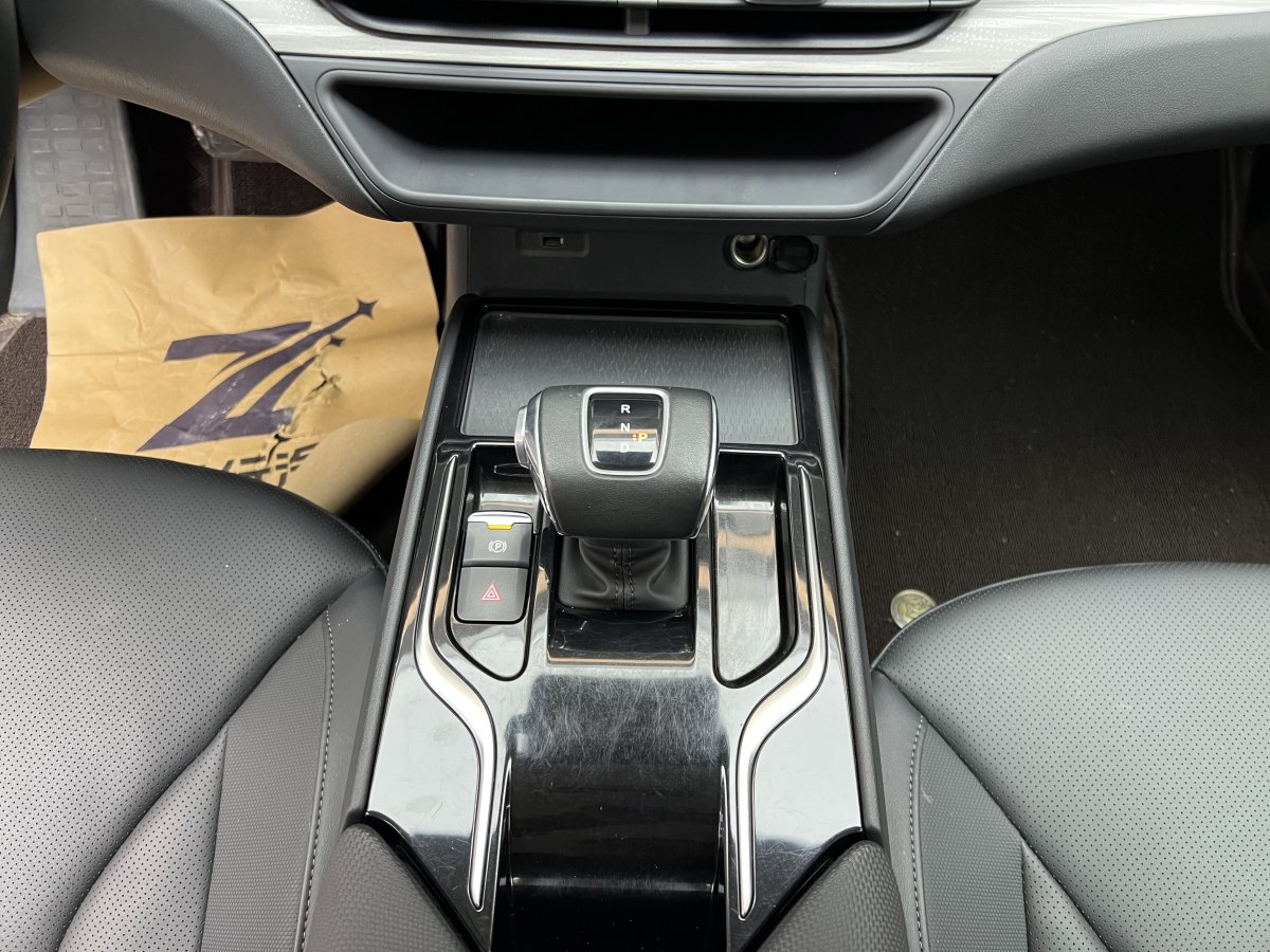 HongQi E-QM5 2024 #10 HongQi E-QM5 2024 car image #10