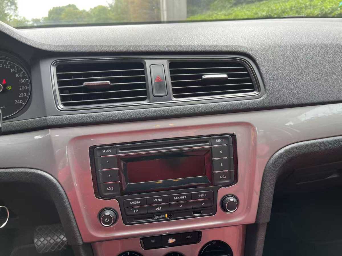 Volkswagen Gran Lavida 2015 car image #10