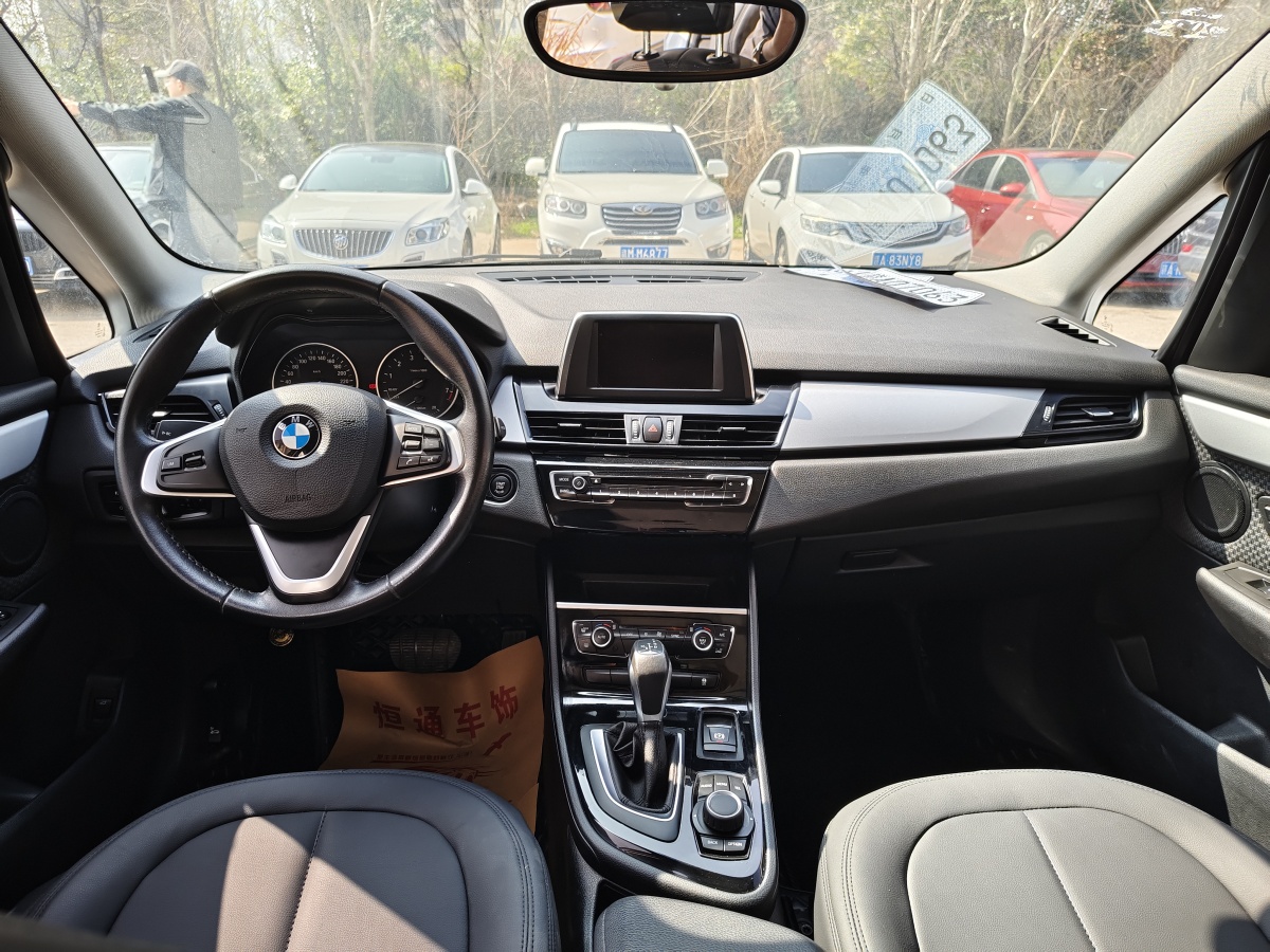 BMW 2 Series Gran Tourer 2017 صورة سيارة #10