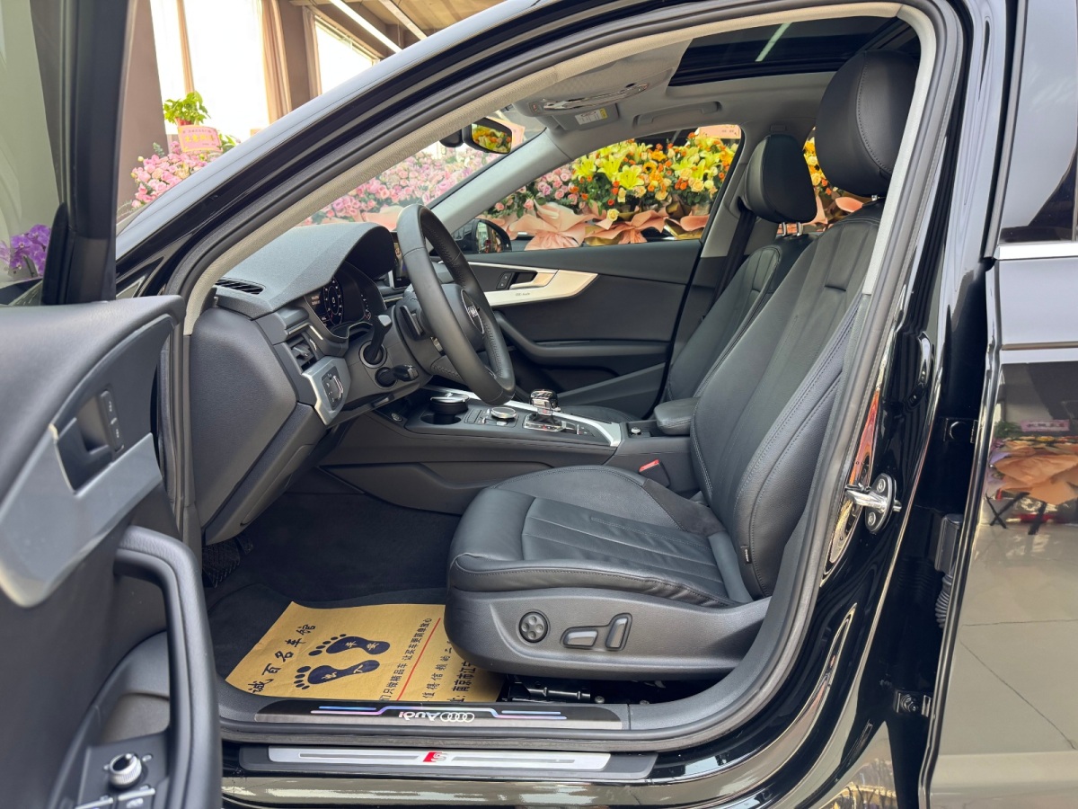 Audi A4 2018 car image #10