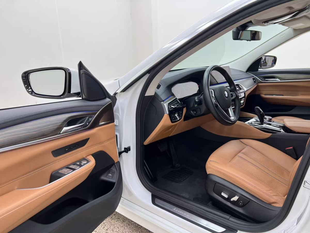 BMW 6 Series GT 2019 car image #10