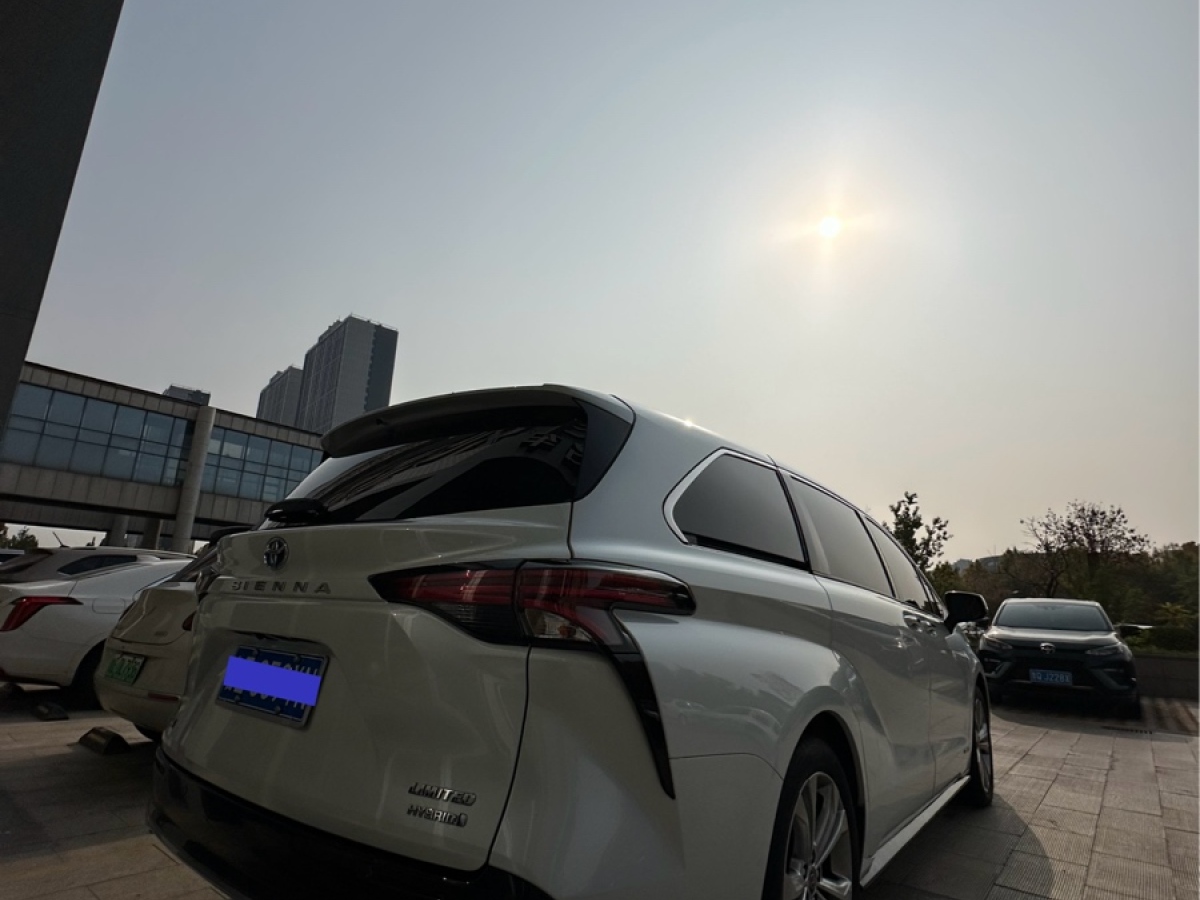 Toyota Sienna 2023 image de voiture #10