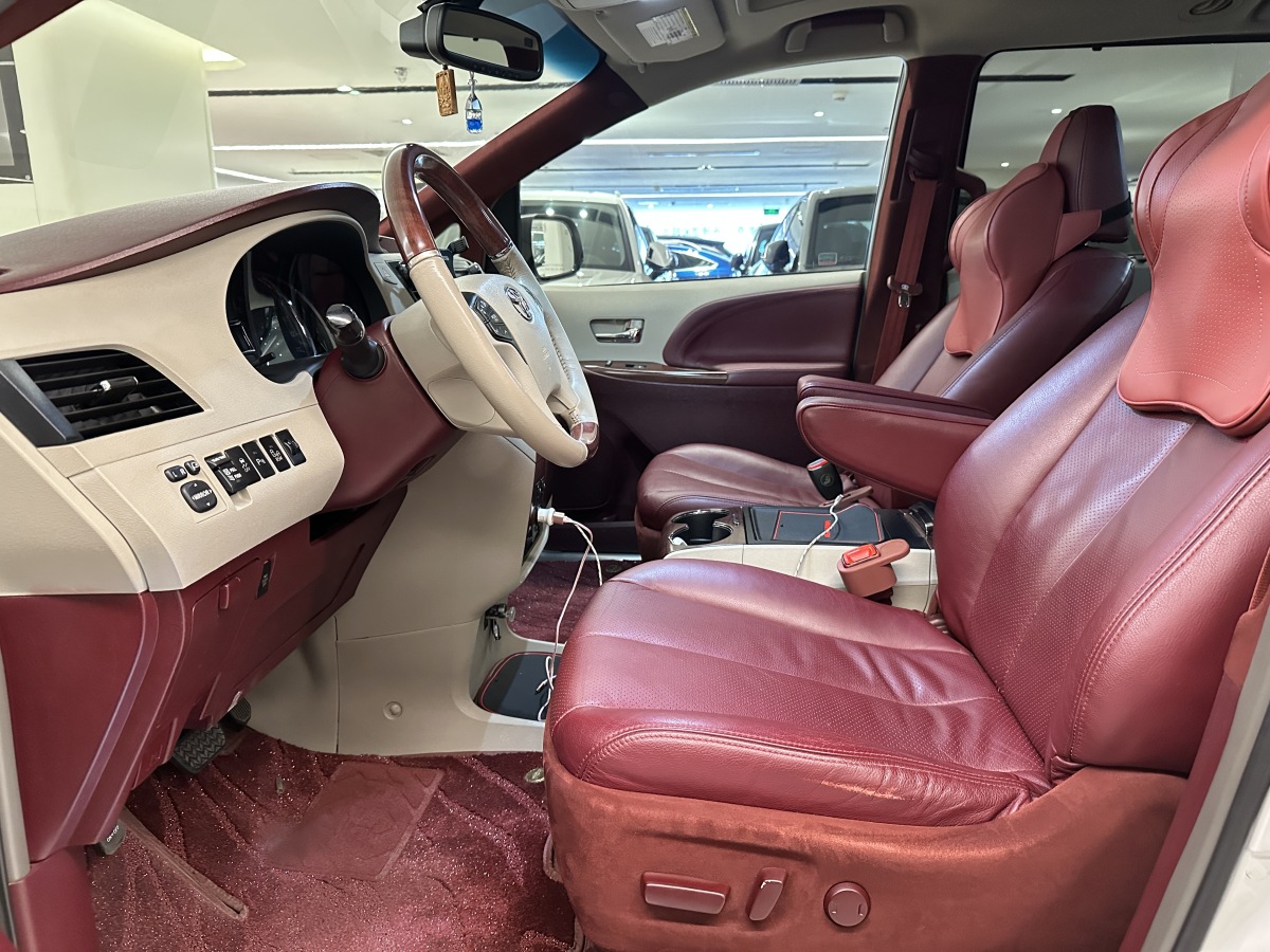 Toyota SIENNA 2014 car image #10