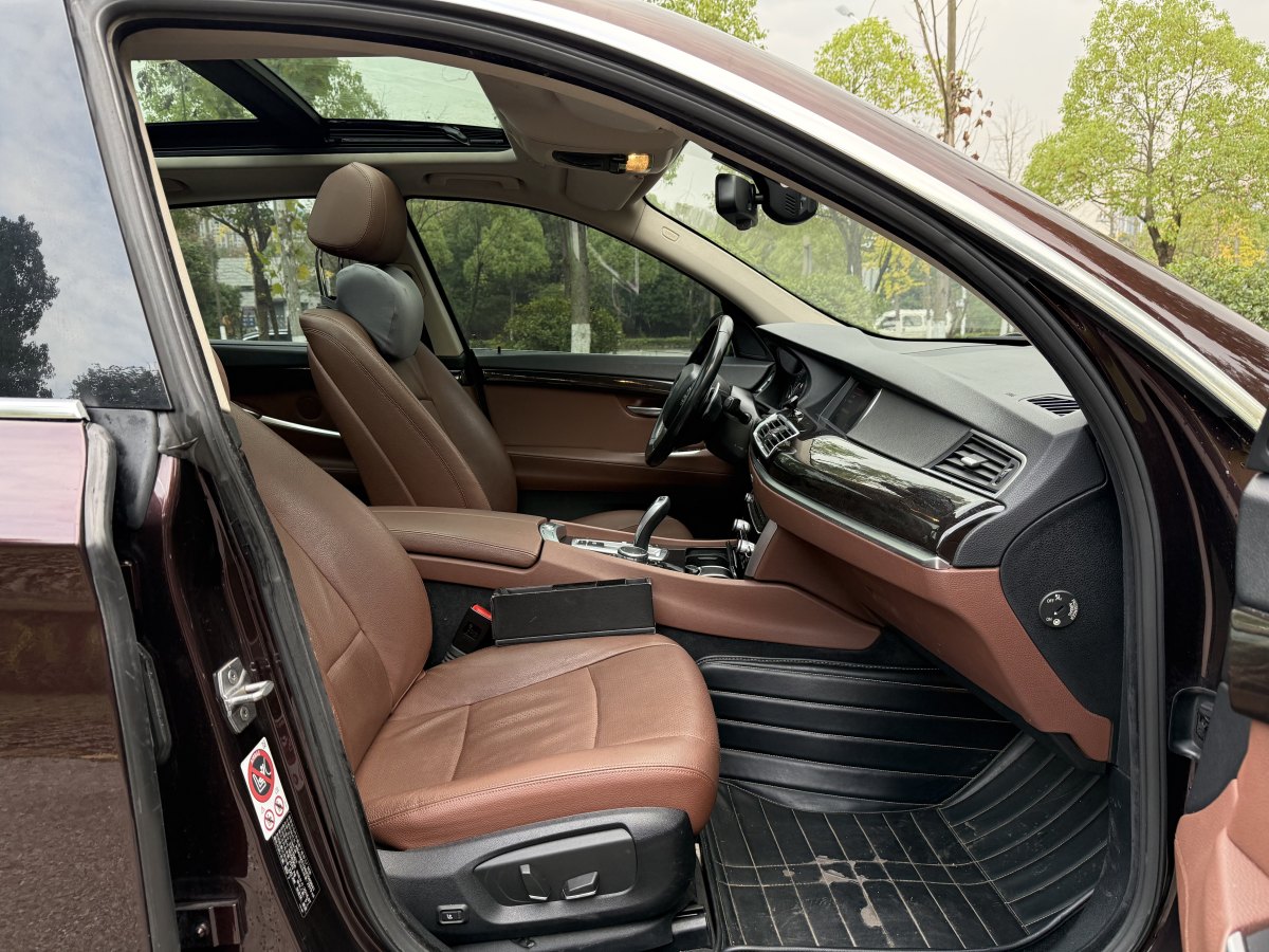 BMW 5 Series GT 2016 immagine di auto #10