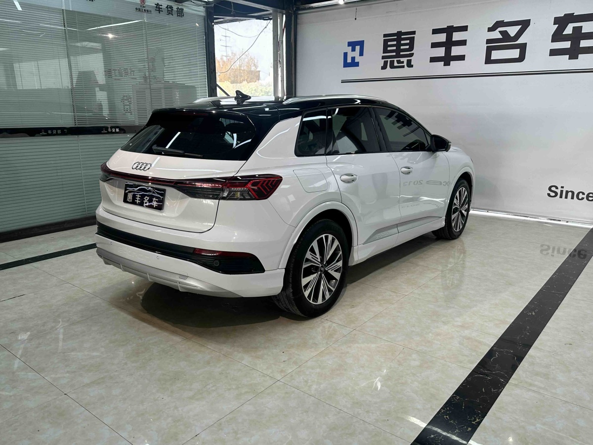 Audi Q4 e-tron 2023 صورة سيارة #10