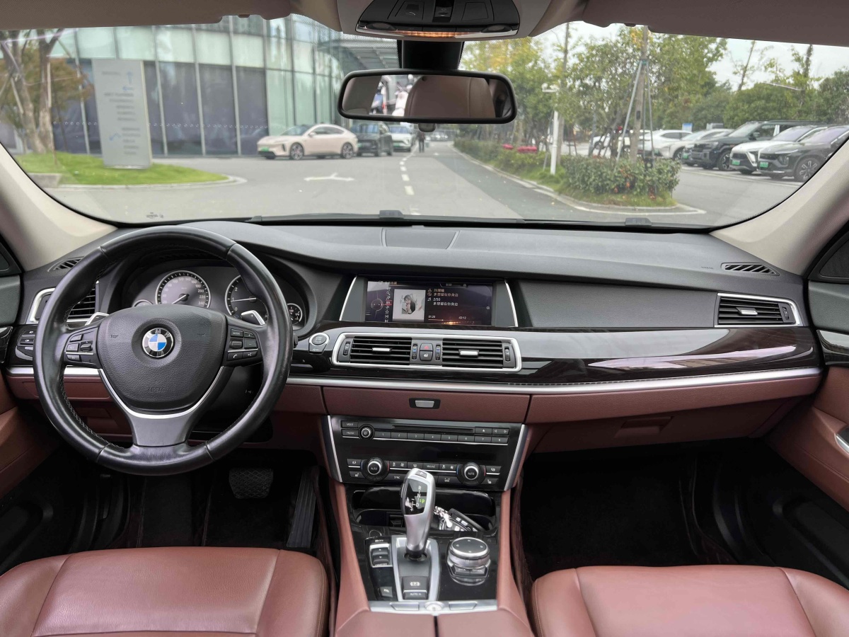 BMW 5 Series GT 2015 immagine di auto #10