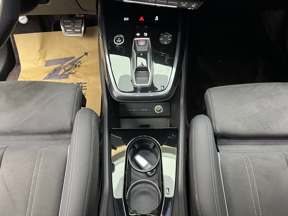 Audi Q4 e-tron 2023 immagine di auto #10