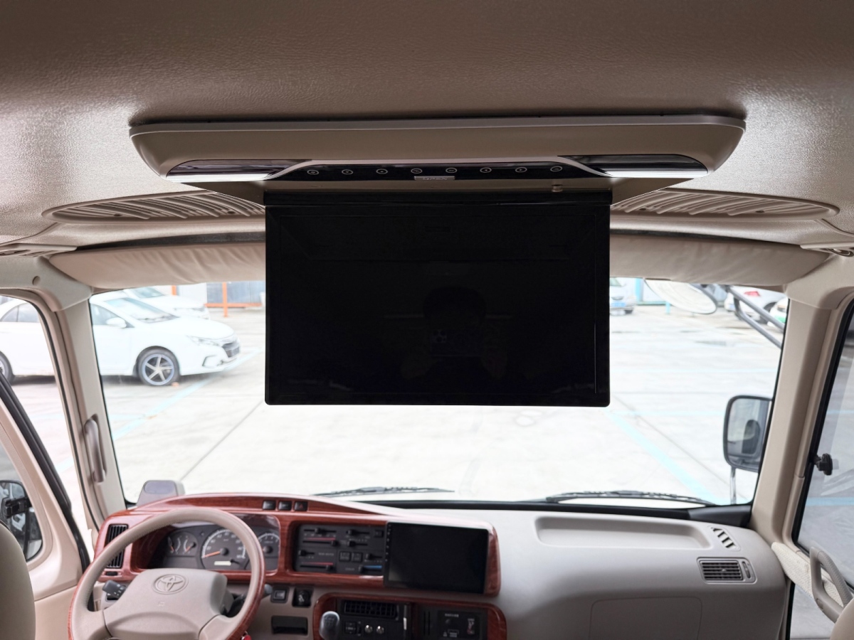 Toyota Coaster 2023 imagen de coche #10