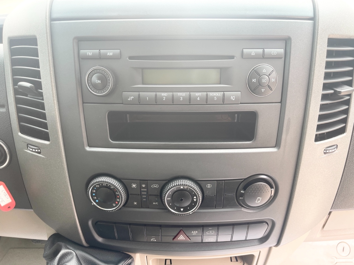 Mercedes-Benz Sprinter 2014 car image #10