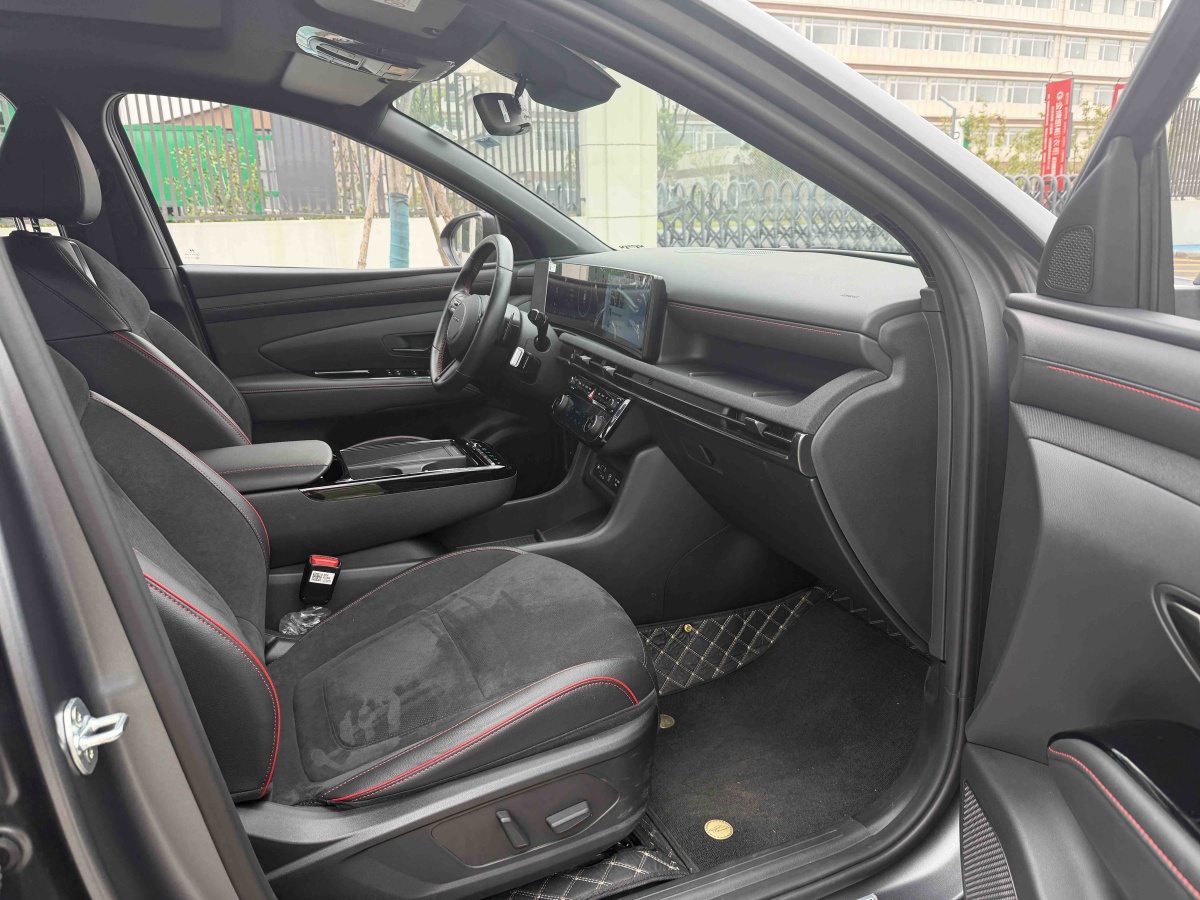 Hyundai Tucson (Imported) 2025 car image #10