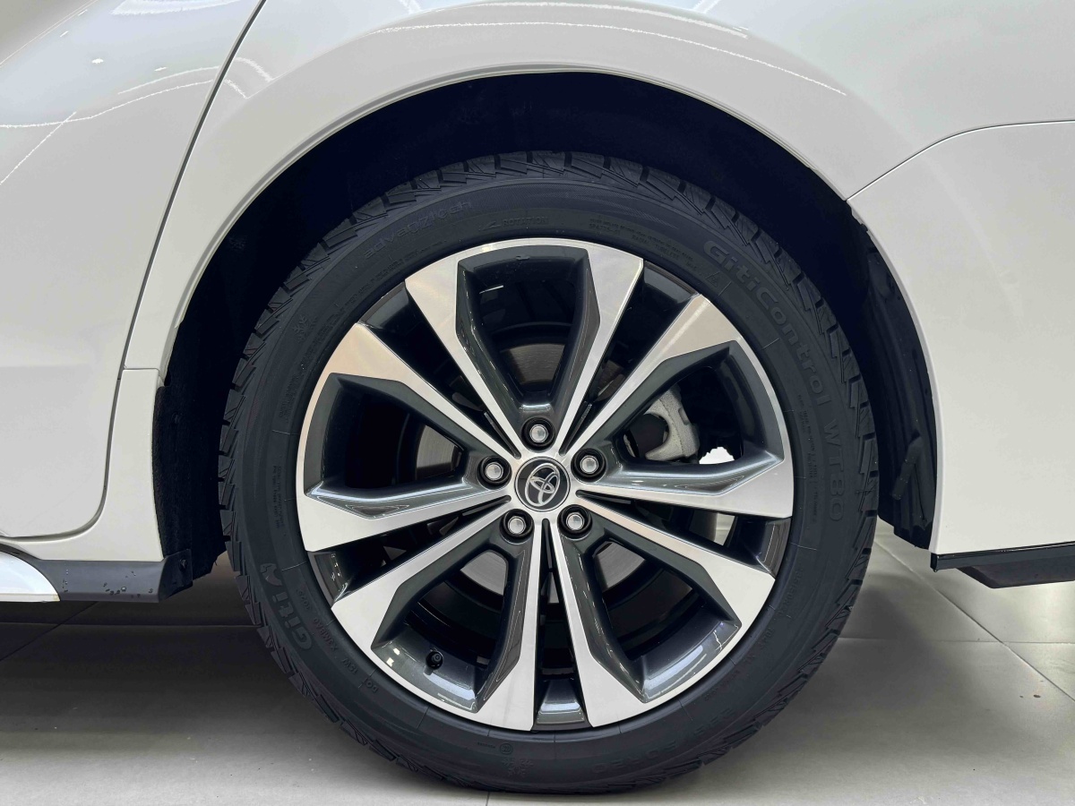 Toyota Granvia 2024 immagine di auto #10