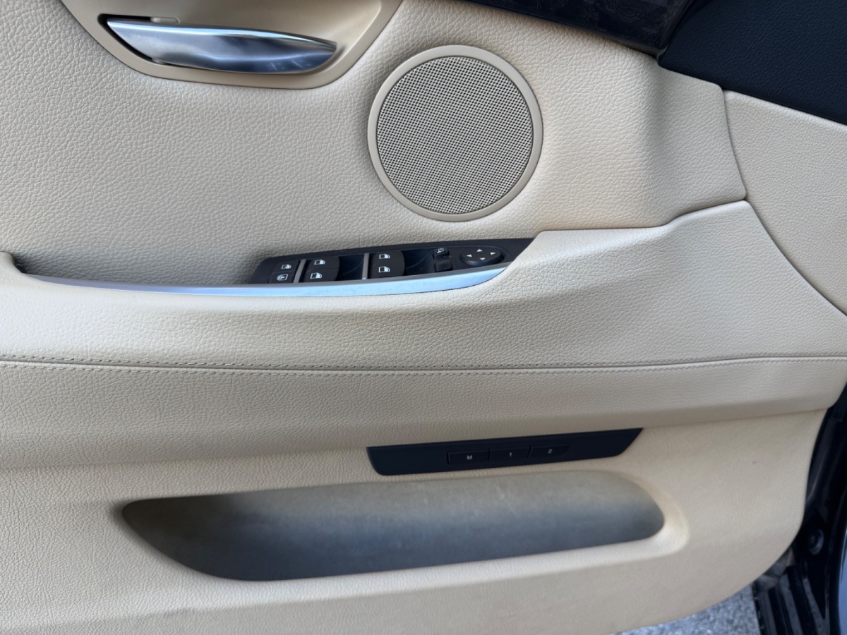 BMW 5 Series GT 2010 immagine di auto #10