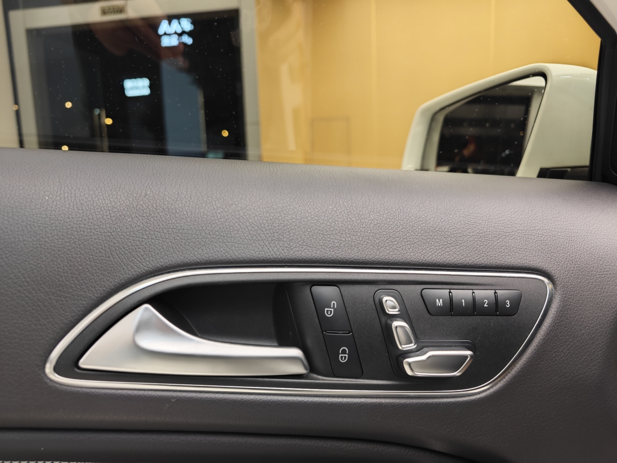 Mercedes-Benz GLA Class (Imported) 2019 #10 Mercedes-Benz GLA Class (Imported) 2019 immagine di auto #10