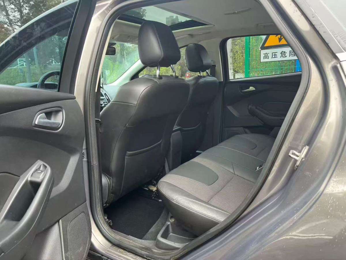 Ford Focus (Imported) 2013 car image #10