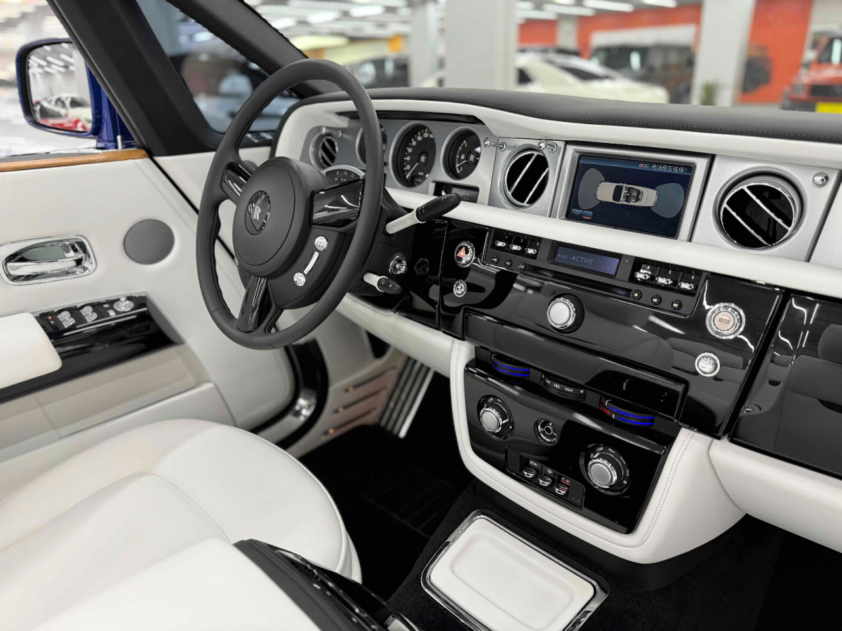 Rolls-Royce Phantom 2012 car image #10