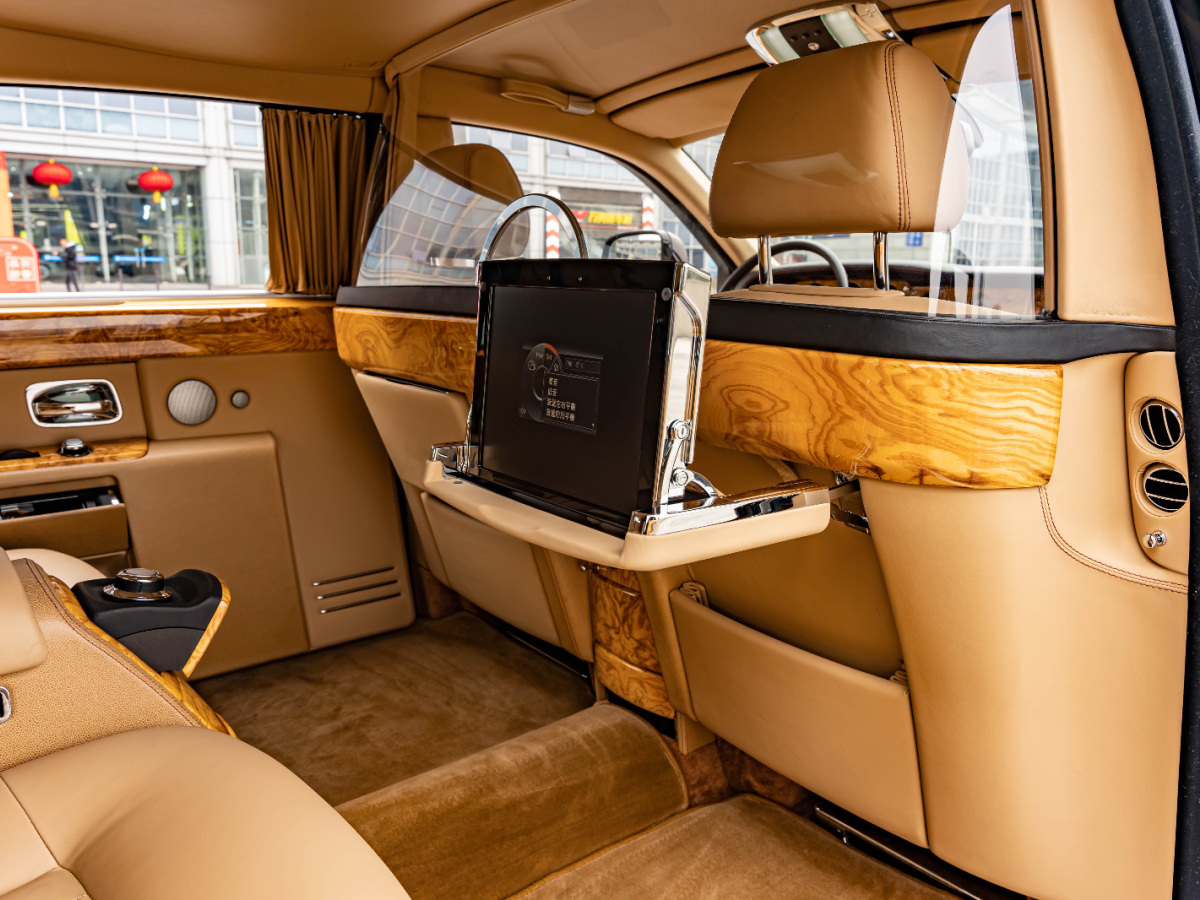 Rolls-Royce Phantom 2011 car image #10