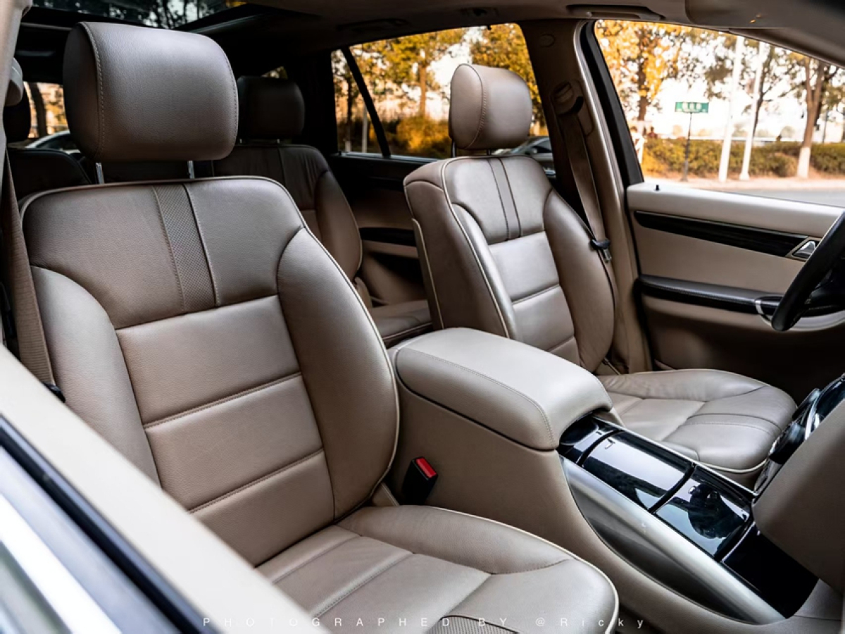 Mercedes-Benz R Class 2016 car image #10