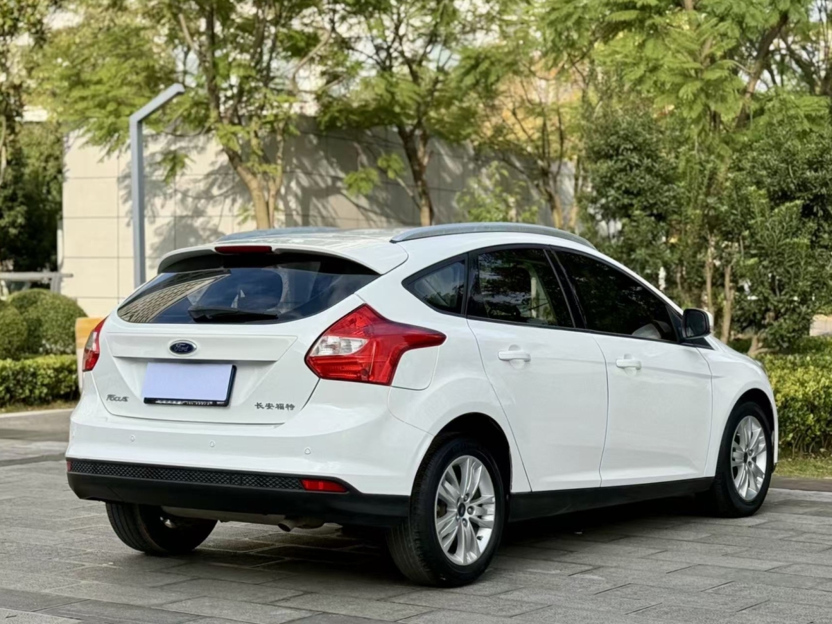 Ford Focus (Imported) 2014 #10 Ford Focus (Imported) 2014 car image #10