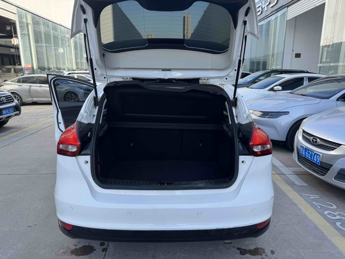 Ford Focus (Imported) 2016 صورة سيارة #10