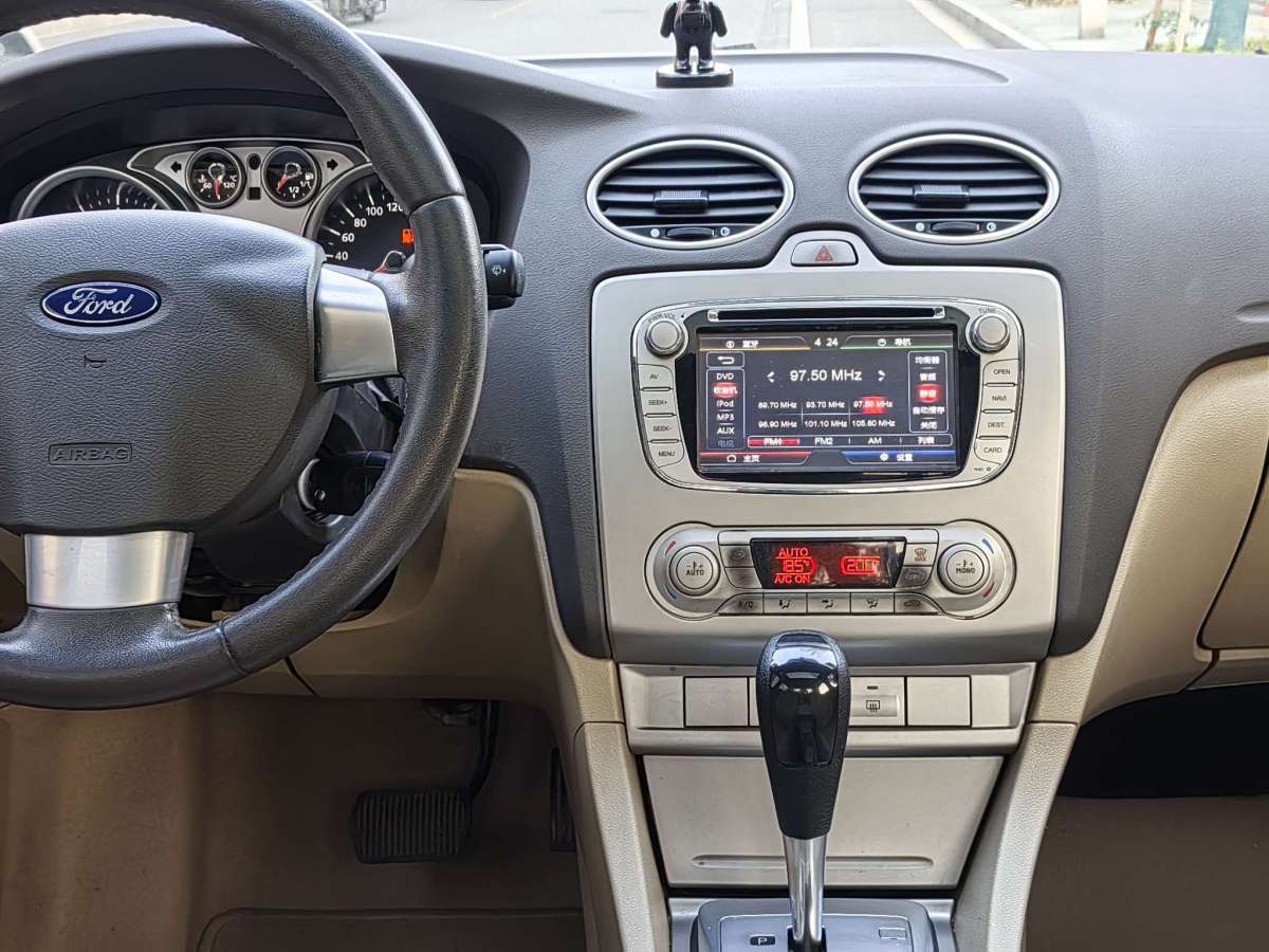 Ford Focus (Imported) 2014 car image #10