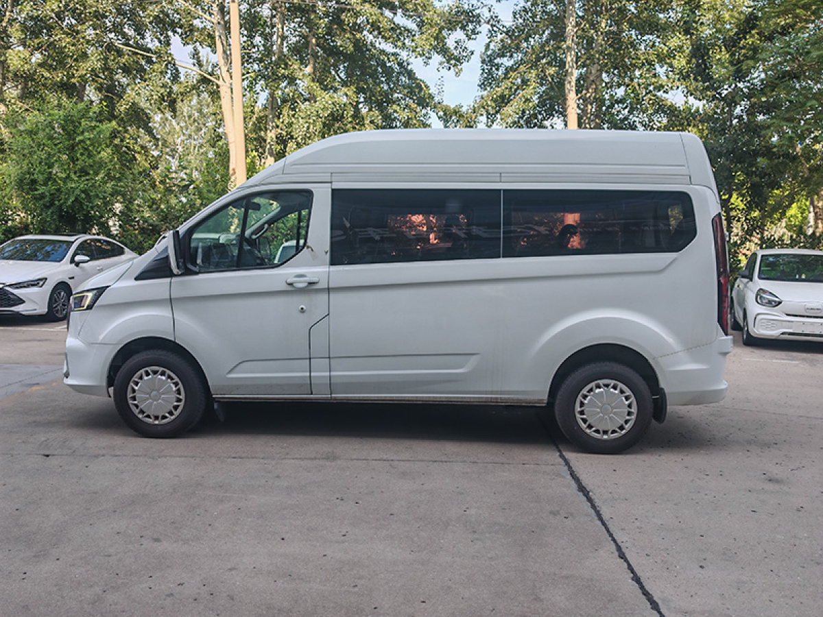 Ford Transit 2023 car image #10