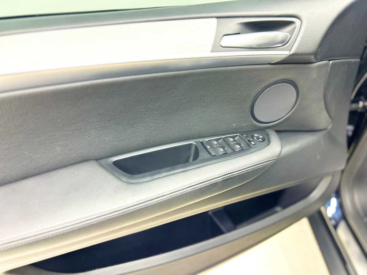 BMW X5 M 2010 car image #10