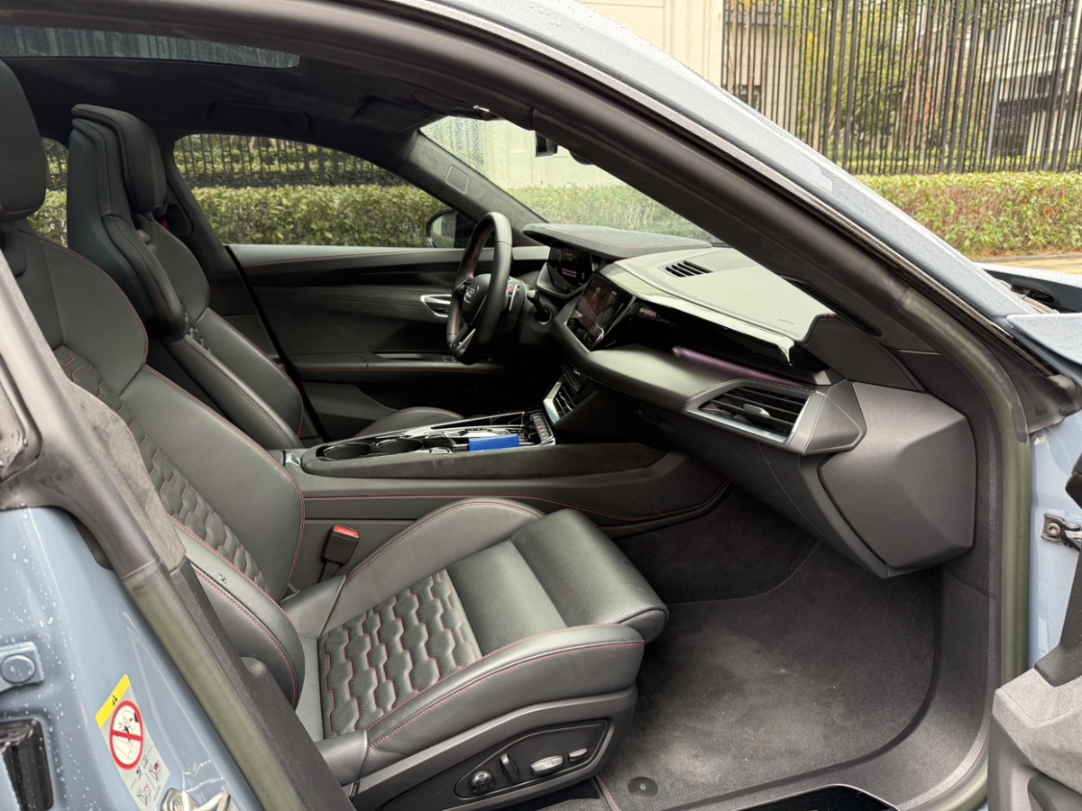 Audi RS e-tron GT 2024 immagine di auto #10