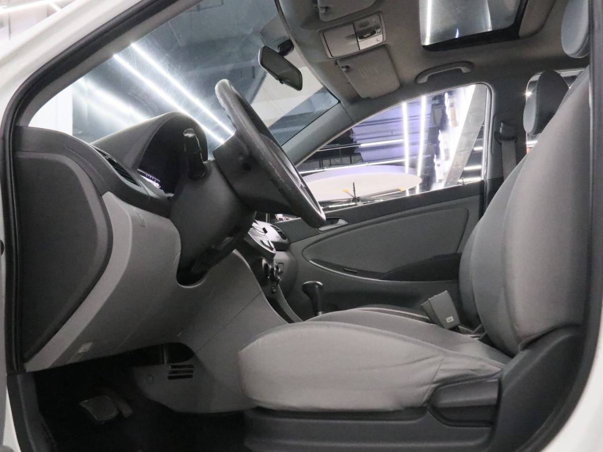 Hyundai Reina 2014 #10 Hyundai Reina 2014 car image #10