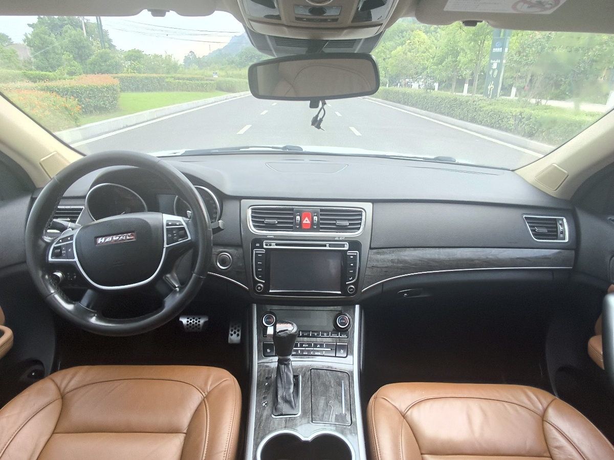 Haval H8 2015 car image #10