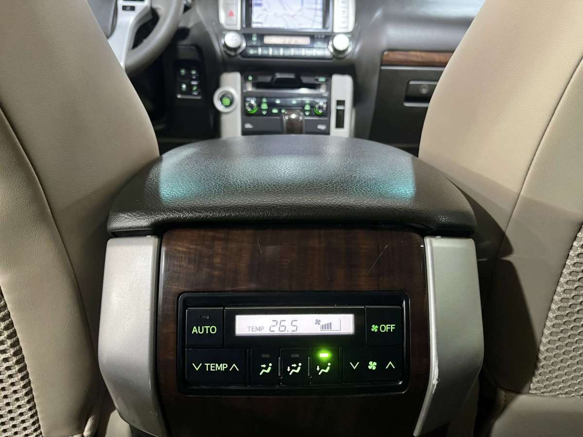 Toyota Land Cruiser Prado 2011 car image #10
