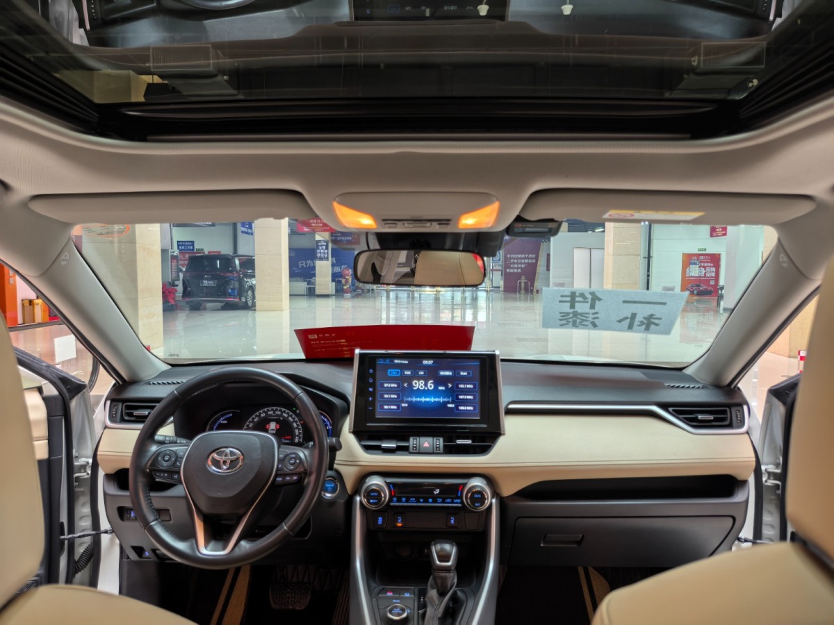 Toyota RAV4 2020 car image #10