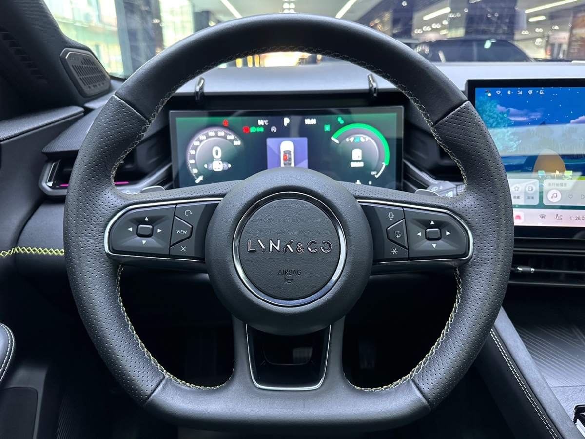 Lynk & Co 03 2024 car image #10