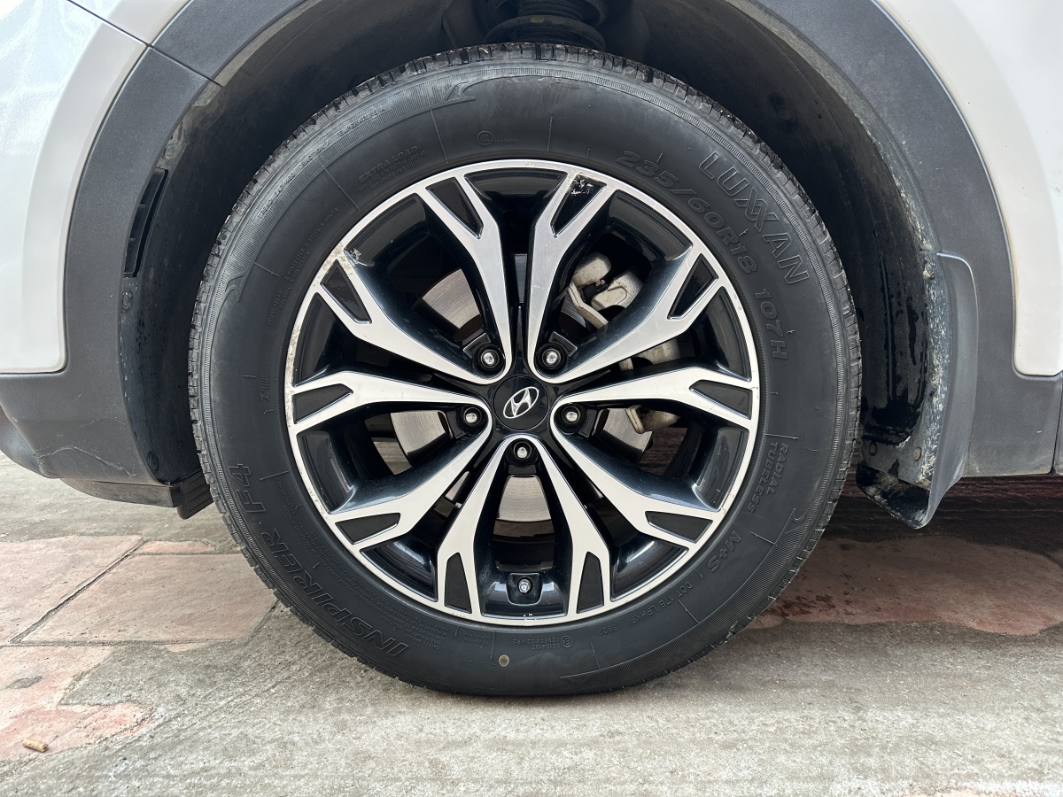 Hyundai Santa Fe 2018 car image #10