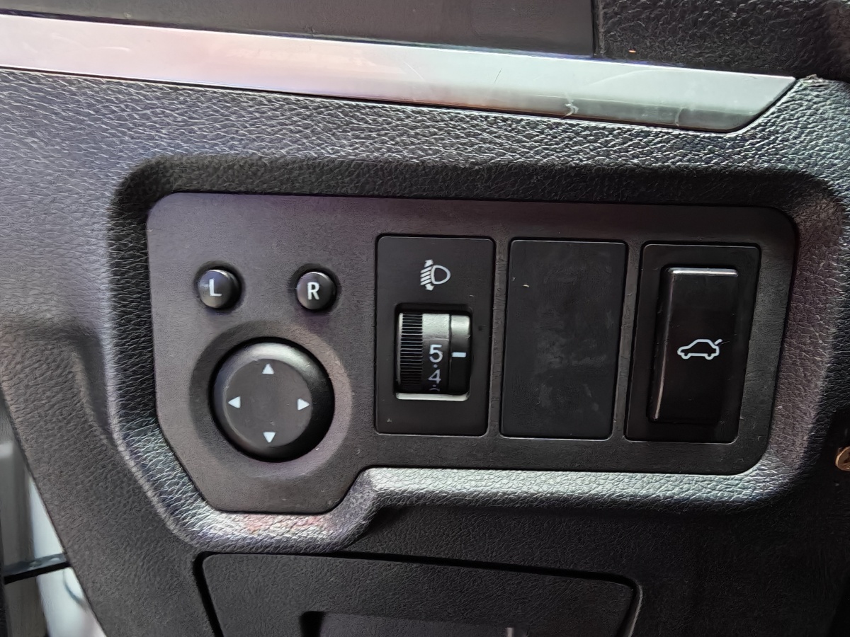 Kaiyi E3 2018 #10 Kaiyi E3 2018 car image #10