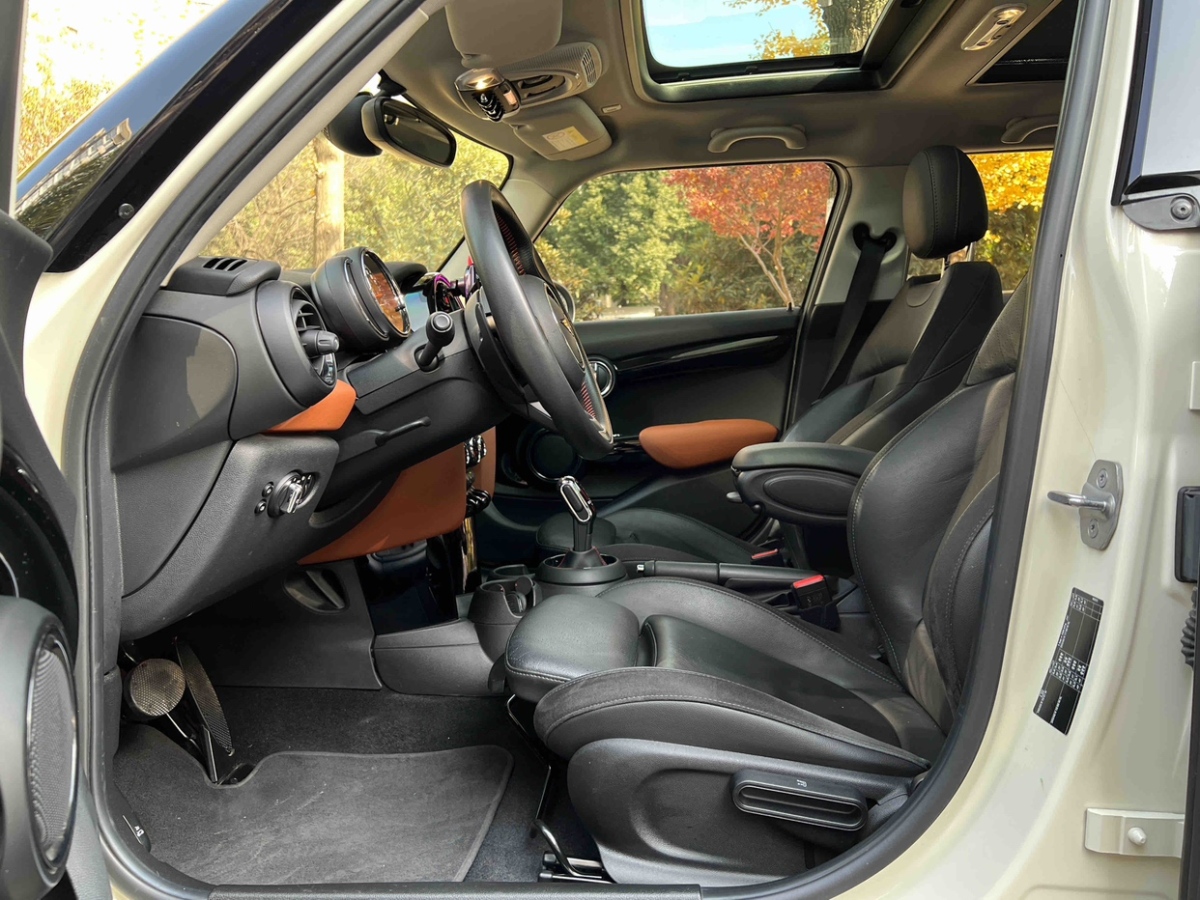 BMW 2019 car image #10
