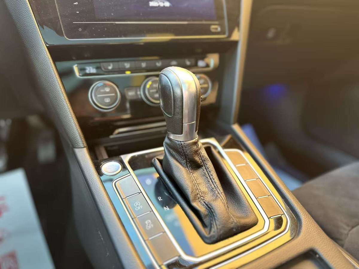 Volkswagen 2018 car image #10