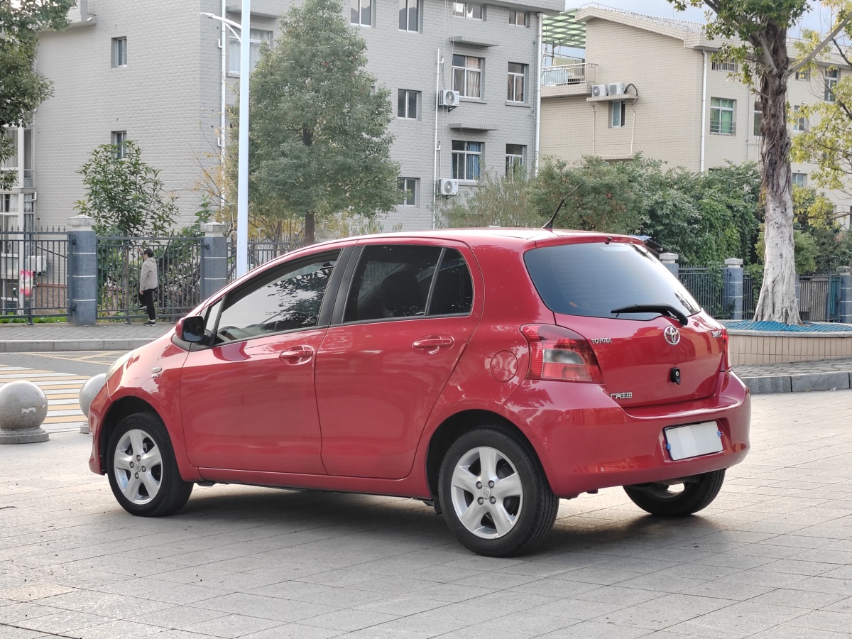 Toyota Yaris 2013 car image #10