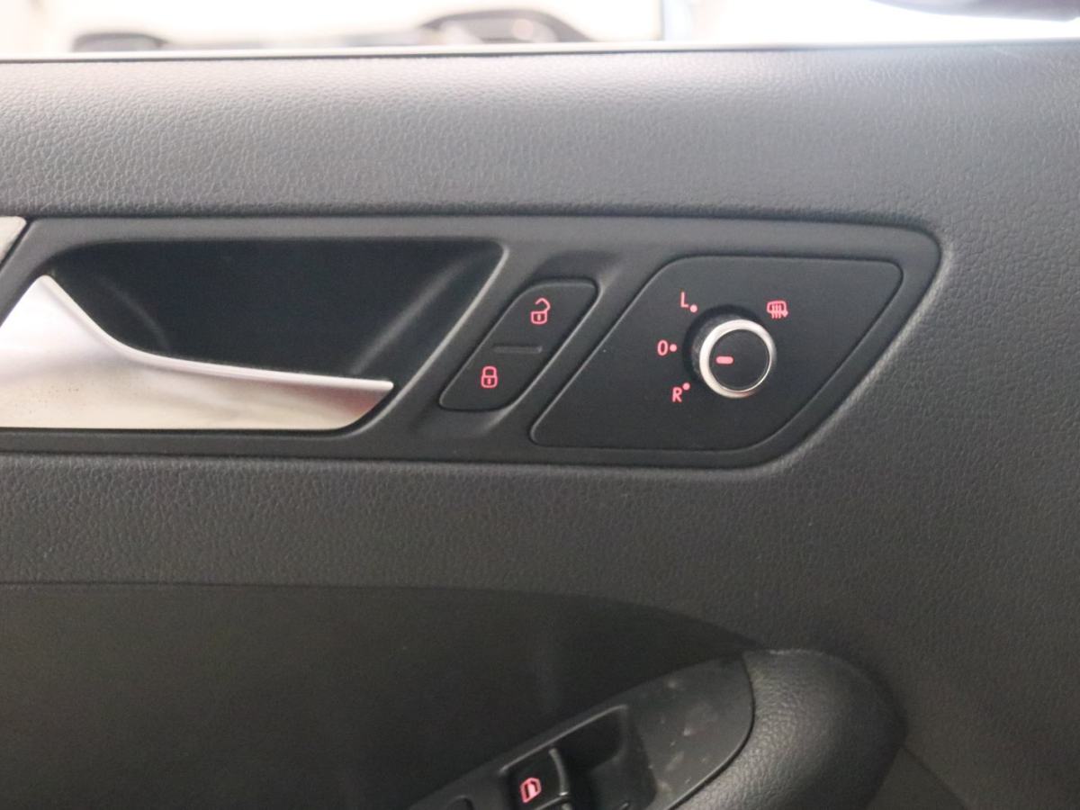 Volkswagen Sagitar 2013 immagine di auto #10