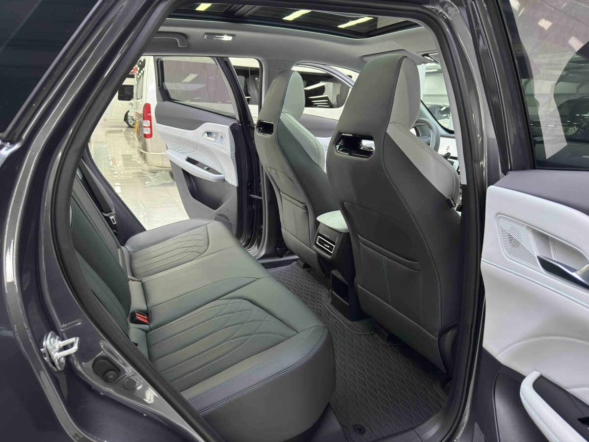 Changan UNI-Z PHEV 2025 #10 Changan UNI-Z PHEV 2025 car image #10